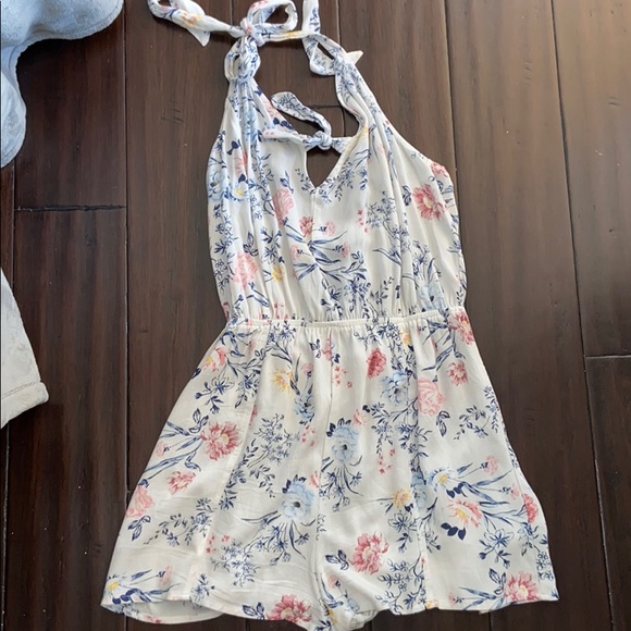 Kendall & Kylie Flowered Romper - Picture 2 of 4